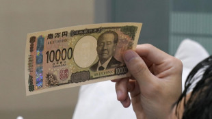 Euro stabile sul dollaro a 1,173, si rafforza lo yen