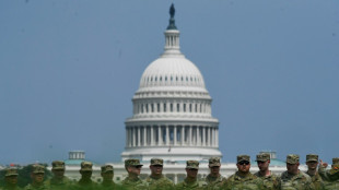 Trump cumple 79 a&ntilde;os y preside un desfile militar en medio de una protesta nacional