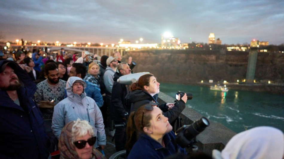 Canada: aux chutes du Niagara, un spectacle grandiose pour l'&eacute;clipse totale