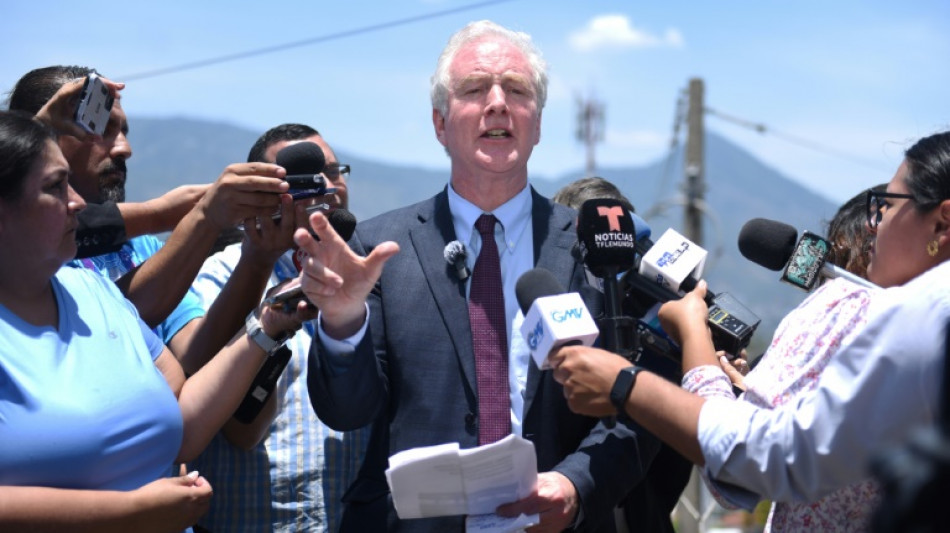 El Salvador ignora senador dos EUA que pede liberta&ccedil;&atilde;o de deportado por engano