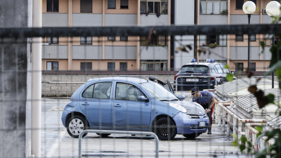 ++ Bimba dimenticata in auto dal pap&agrave;, morta di caldo ++