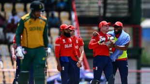 England restrict South Africa to 163-6 in T20 World Cup