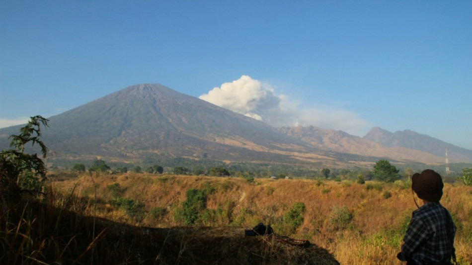 Equipes de emerg&ecirc;ncia tentam resgatar brasileira na Indon&eacute;sia