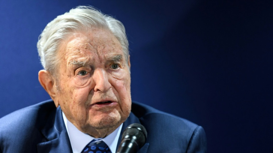 Trump amea&ccedil;a processar o bilion&aacute;rio Soros e seu filho