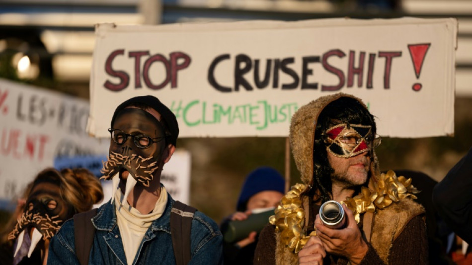 "Shame on you!": des croisi&eacute;ristes hu&eacute;s par des manifestants &agrave; Douarnenez