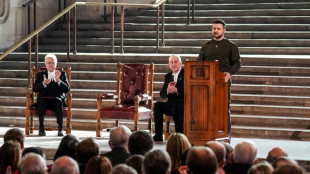 Zelensky arrive &agrave; Paris apr&egrave;s avoir exhort&eacute; &agrave; Londres ses alli&eacute;s &agrave; livrer des avions