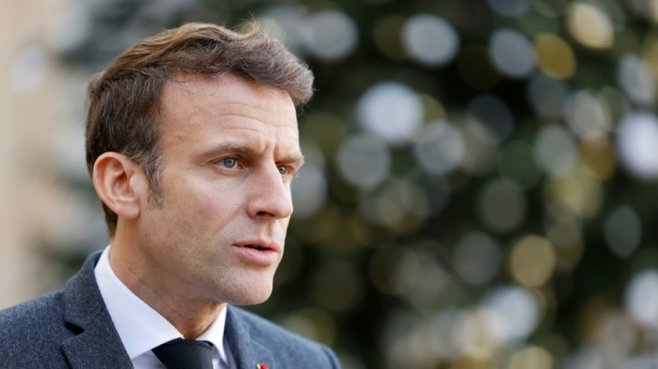 Macron promet des r&eacute;ponses concr&egrave;tes face &agrave; la crise du syst&egrave;me de sant&eacute;