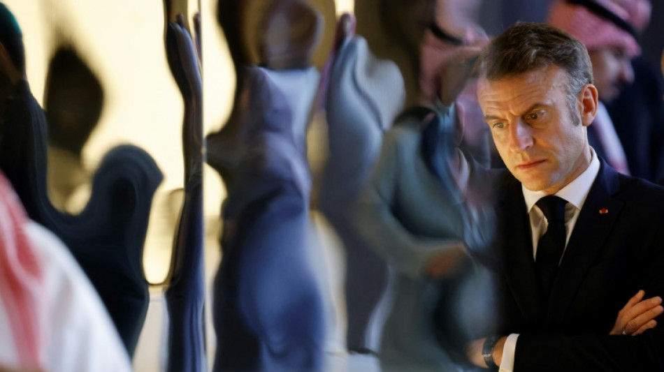 Tras la ca&iacute;da del gobierno franc&eacute;s, &iquest;qu&eacute; puede hacer Macron?