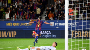 Bar&ccedil;a vence Getafe (3-0) e segue na ca&ccedil;a ao l&iacute;der Real Madrid no Espanhol