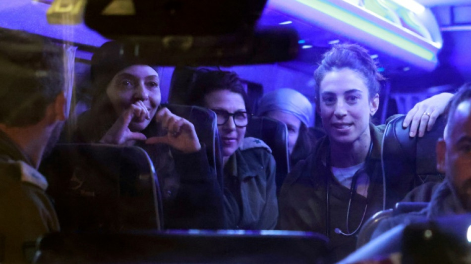 Ham&aacute;s libera a otras dos rehenes israel&iacute;es tras la extensi&oacute;n 'in extremis' de la tregua en Gaza