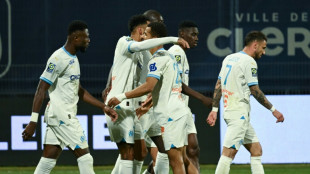 Olympique de Marselha goleia e sobe para 6&ordm; no Campeonato Franc&ecirc;s