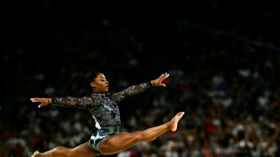 Biles vuela en su arranque en Par&iacute;s-2024, escoltada por la brasile&ntilde;a Andrade