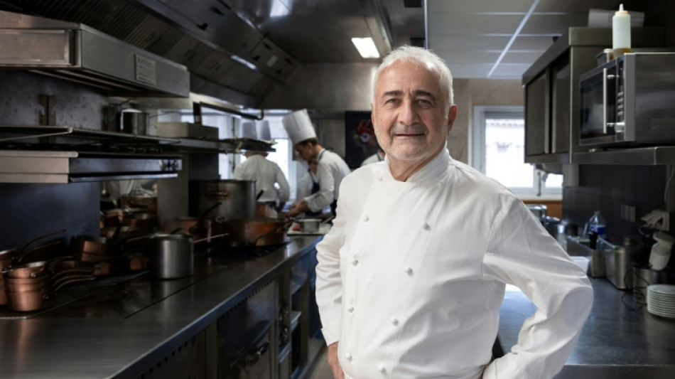 Guide Michelin: les chefs Guy Savoy et Christopher Coutanceau perdent leur 3e &eacute;toile