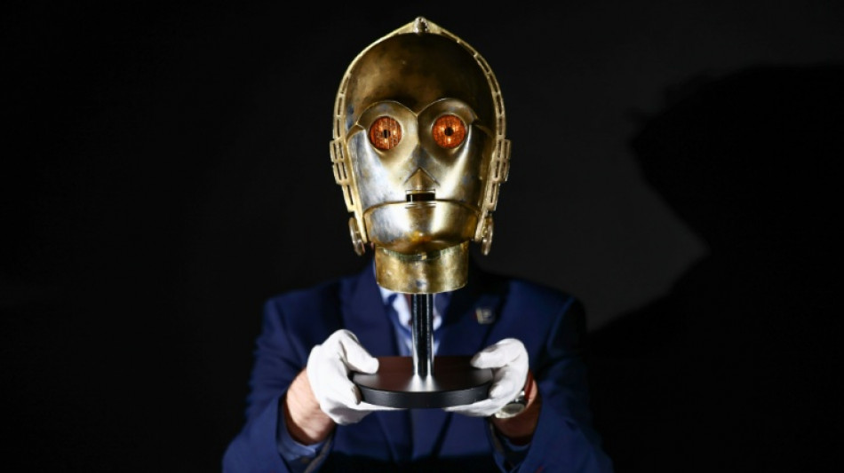 Un arp&oacute;n de "Tibur&oacute;n", una chaqueta de "Terminator" y tesoros de "Star Wars", a subasta en EEUU