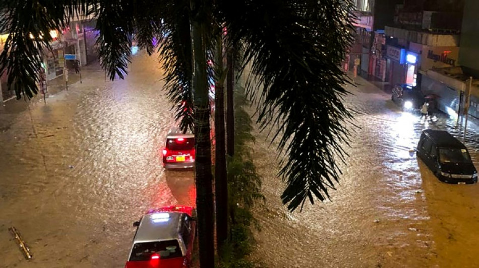 Lluvias r&eacute;cord provocan inundaciones en Hong Kong