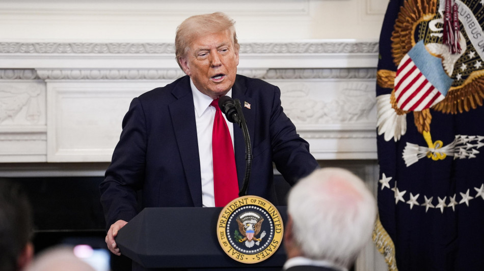 Corte Suprema, Trump può procedere con tagli a istruzione