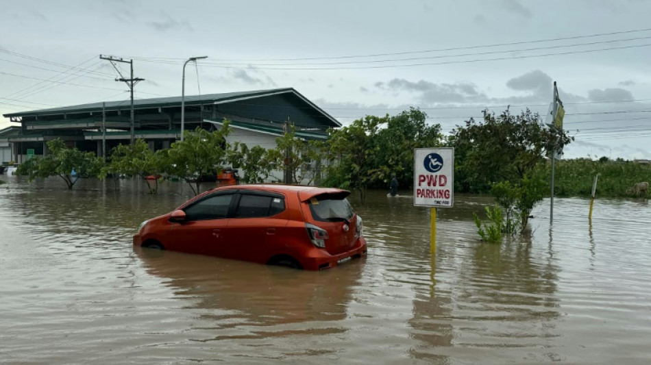 Temp&ecirc;te Trami aux Philippines: quatorze morts et des dizaines de milliers de personnes &eacute;vacu&eacute;es