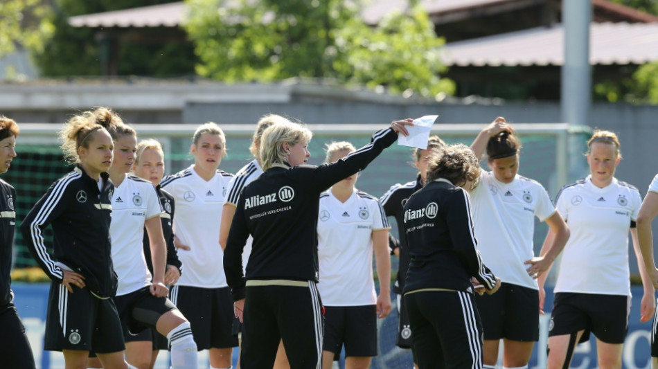 DFB-Frauen: Rund 2000 Fans beim &ouml;ffentlichen Training