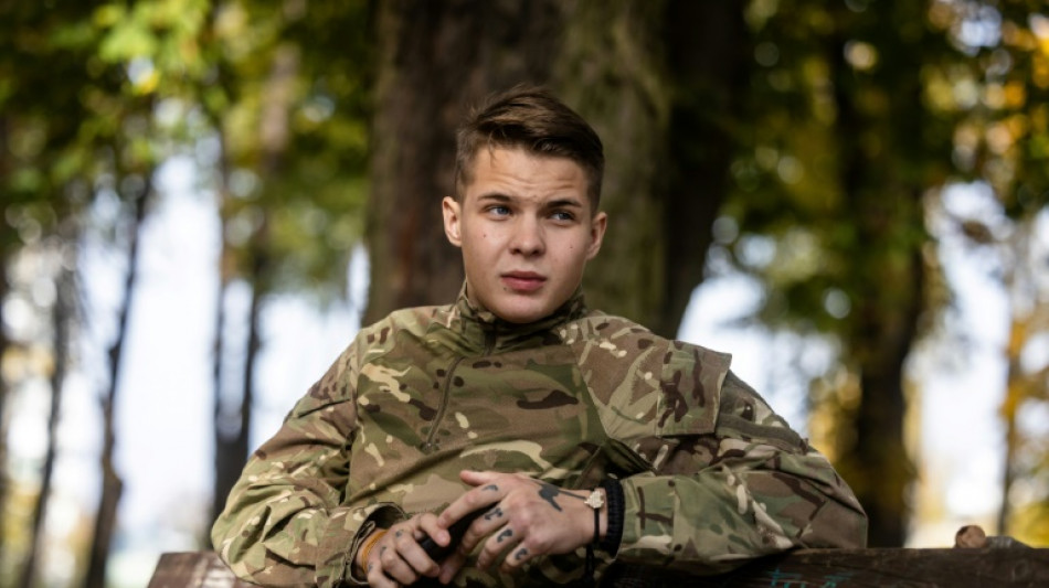 Un jeune B&eacute;larusse revient du front en Ukraine avec des &eacute;clats d'obus dans les jambes, mais "sans regret"