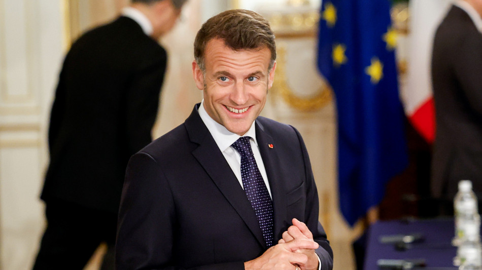 Macron, 'irrealistica un'operazione militare per liberare Hormuz'