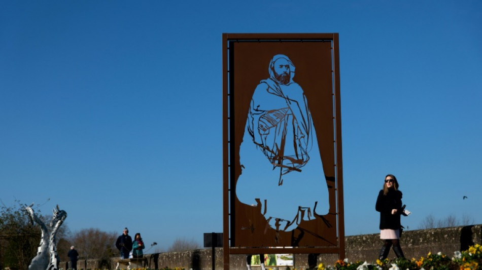 Indignation &agrave; Amboise apr&egrave;s les d&eacute;gradations de la sculpture en hommage au h&eacute;ros alg&eacute;rien Abdelkader