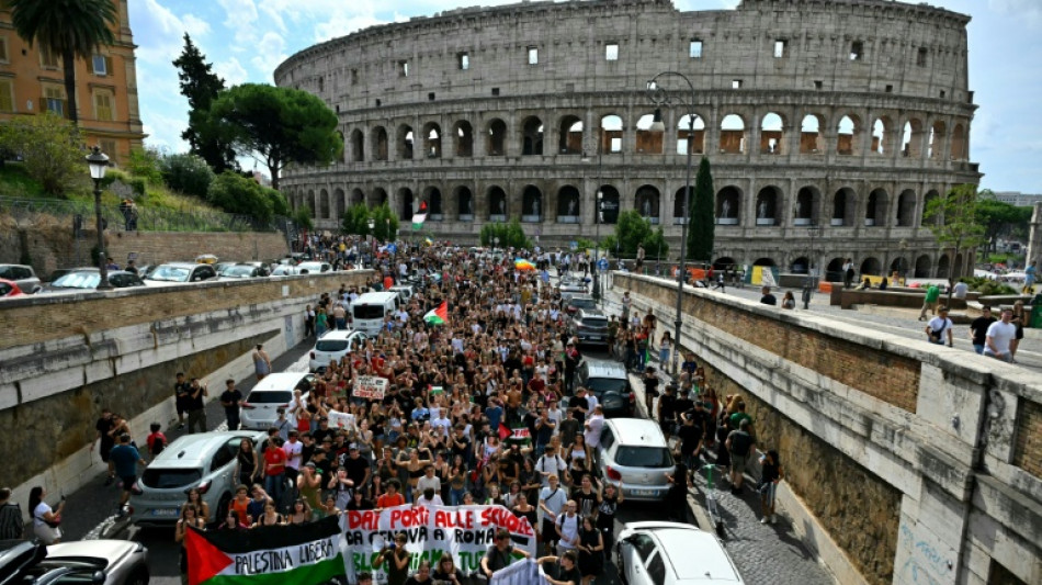 Centenas de milhares de pessoas protestam em toda a It&aacute;lia em apoio a Gaza