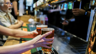 Alcool: les Fran&ccedil;ais boivent moins mais les exc&egrave;s augmentent chez les femmes