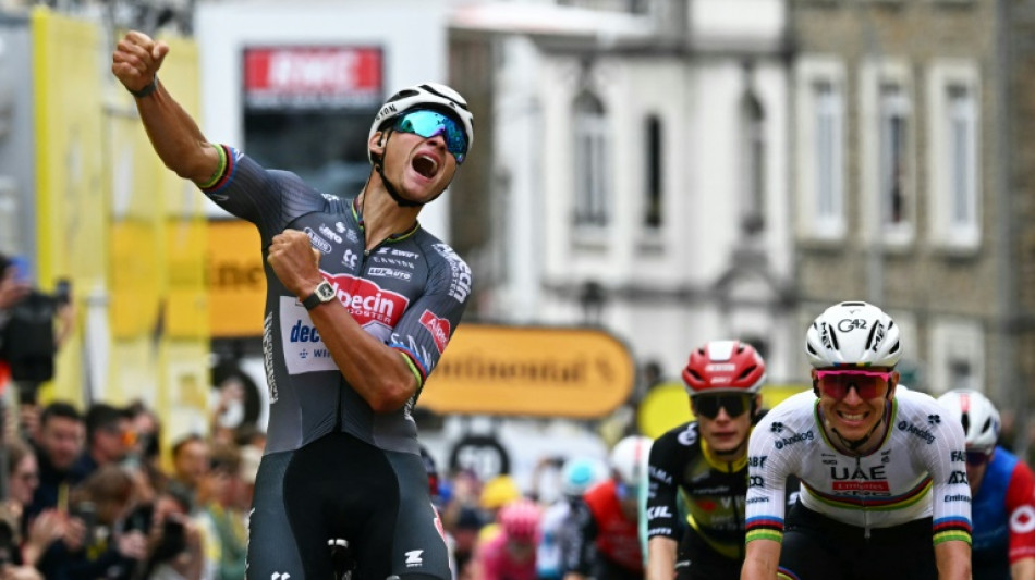 Tour de France: quatre ans après, Van der Poel renoue avec le jaune