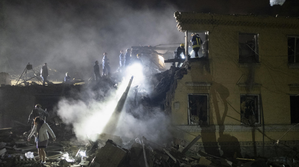 Massiccio attacco russo su Kiev, 2 feriti