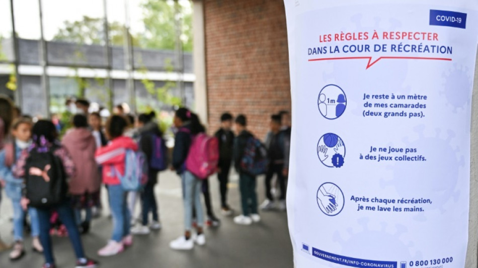 A l'&eacute;cole, le Covid ferme de nouveau des classes et les masques refont surface