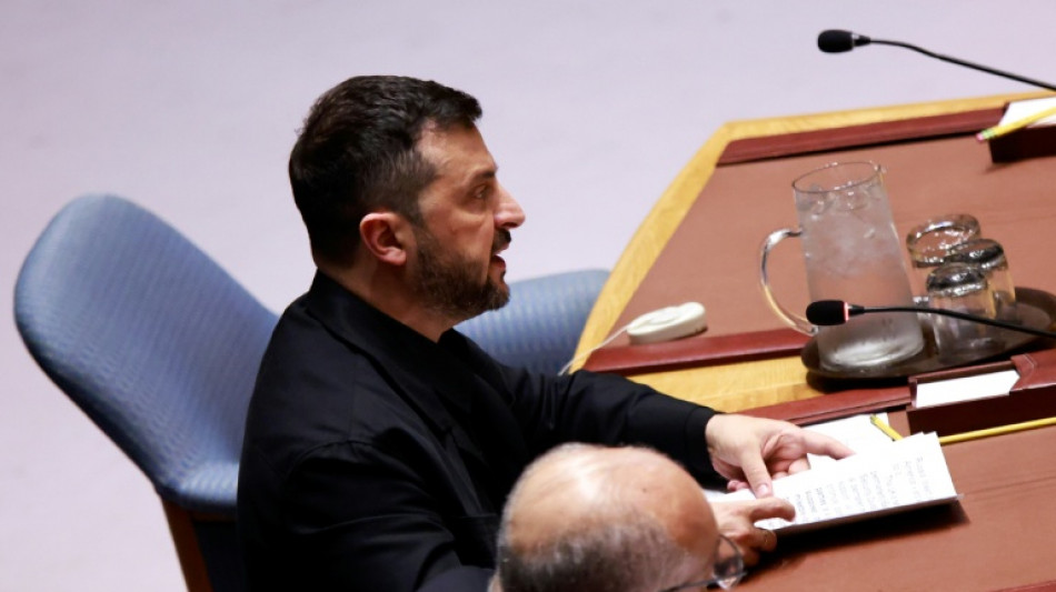 Los responsables rusos deben parar la guerra o buscarse "refugios antibombas", dice Zelenski