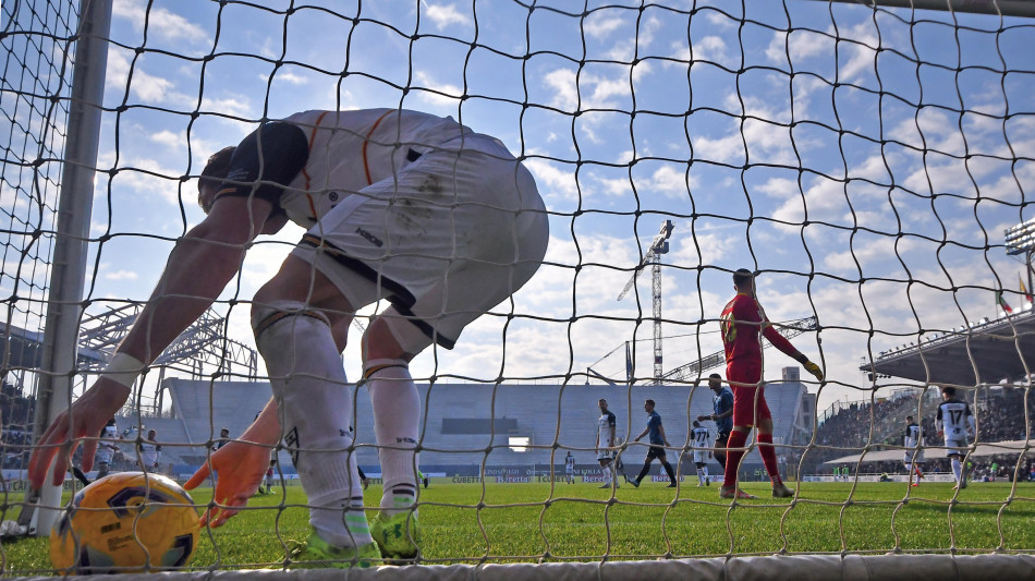 Calcio: sindacato arbitri, "Stop violenze, pronti allo sciopero"
