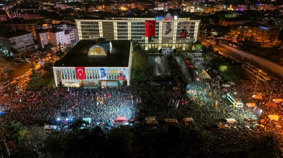 La oposici&oacute;n turca denuncia "golpe de Estado" tras arresto de principal rival de Erdogan