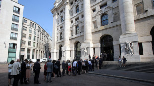 Borsa: Milano apre in lieve calo, -0,09%