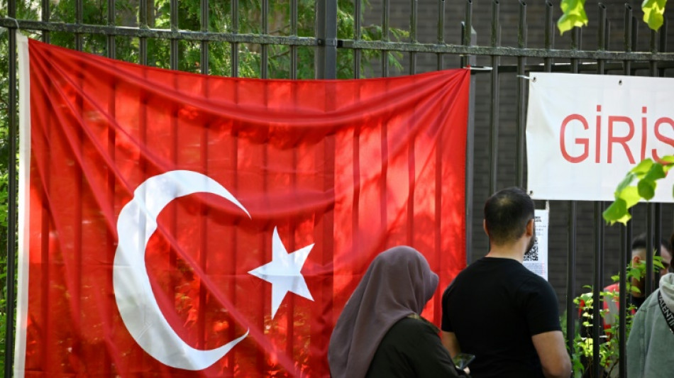 T&uuml;rkinnen und T&uuml;rken in Deutschland zu Stichwahl um Pr&auml;sidentenamt aufgerufen