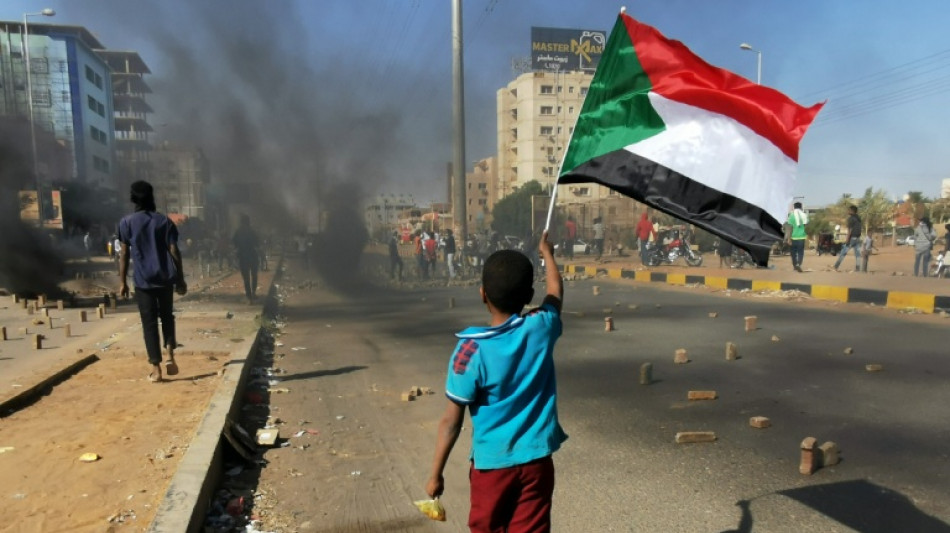 A Khartoum, des milliers d'anti-putsch sous les grenades lacrymog&egrave;nes