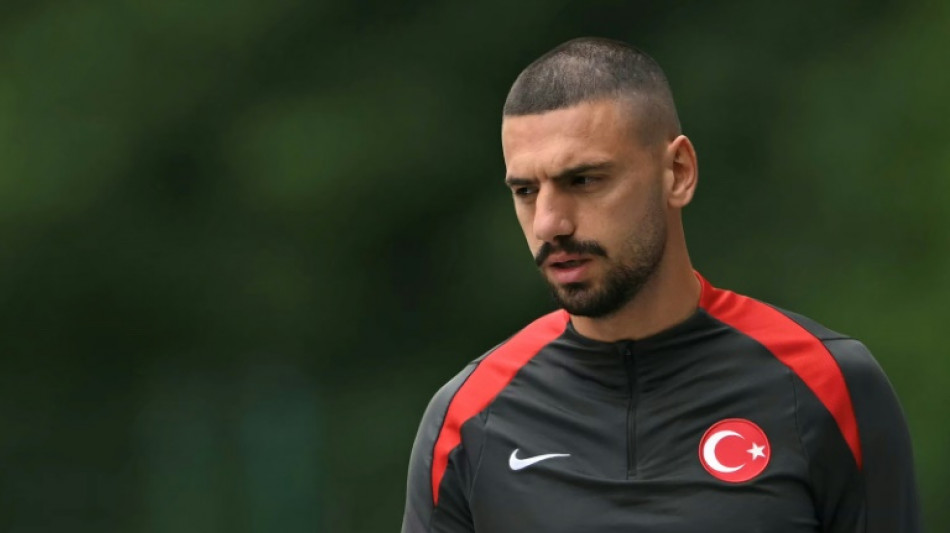 El turco Demiral es suspendido dos partidos por su pol&eacute;mico gesto