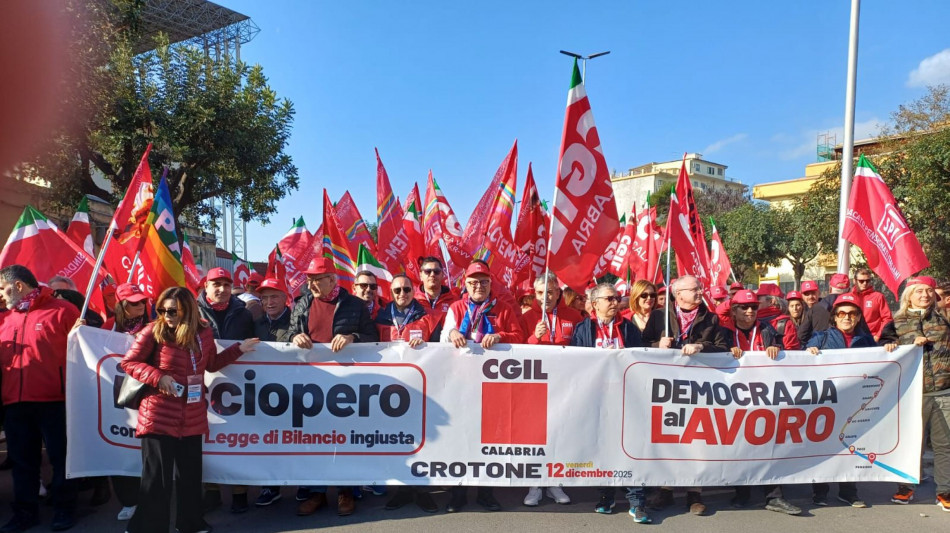 Falcinelli (Cgil), 'governo racconta un Paese che non c'è'