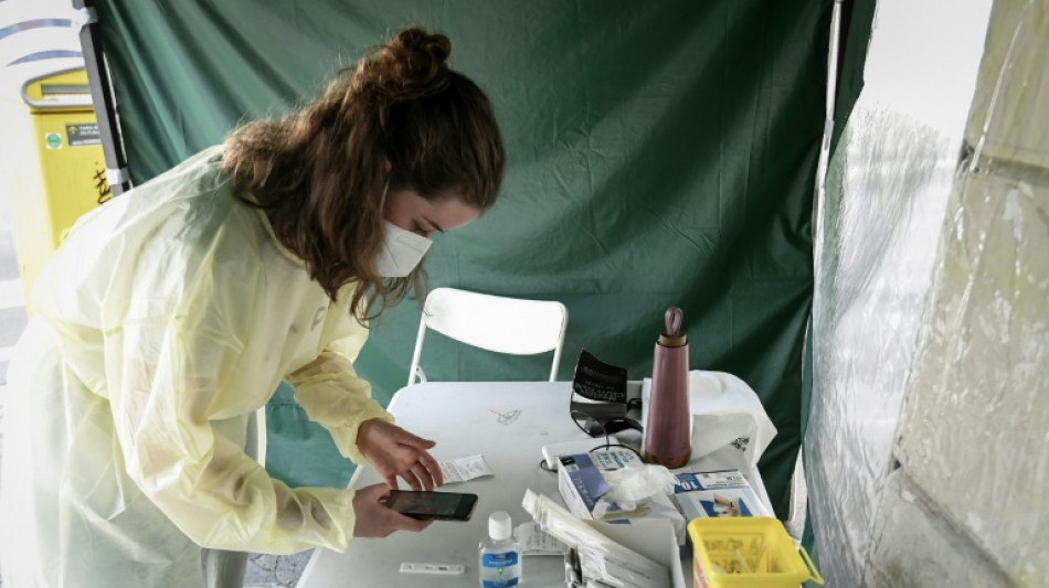 Covid-19: forte hausse des cas de r&eacute;infections