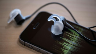 Los podcasts creados en masa con IA invaden una industria fr&aacute;gil