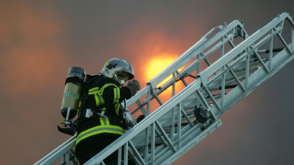 13 Menschen und zwei Hunde bei Brand gerettet - Haus nahe Bremen unbewohnbar