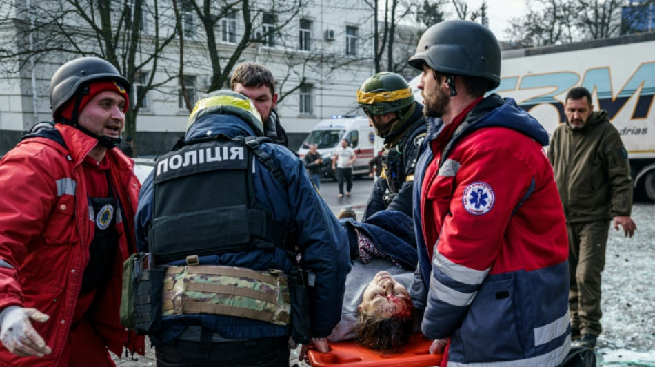 Ukraine: la Russie frappe le centre de Kherson, Zelensky d&eacute;nonce un acte de "terreur" 