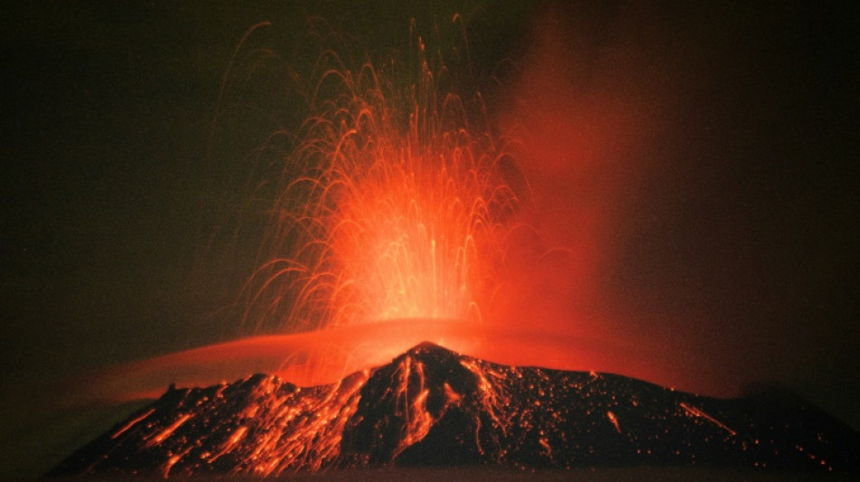 Mexique: les autorit&eacute;s rel&egrave;vent le niveau d'alerte du volcan Popocatepetl