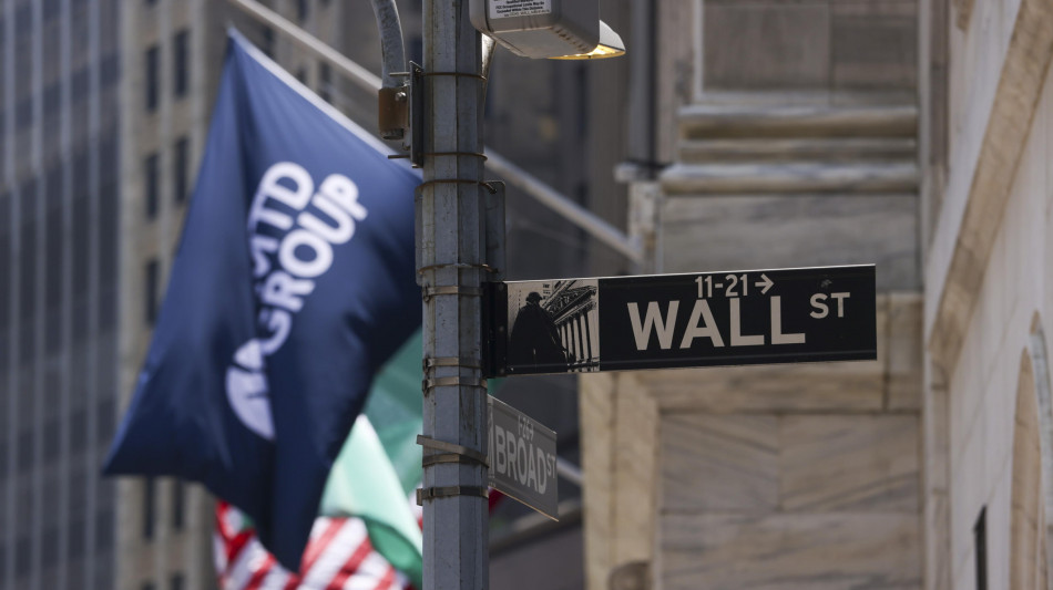 Wall Street chiude positiva, Dj +1,04%, Nasdaq +0,14%