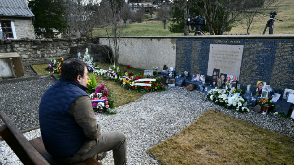 Un pueblo de los Alpes franceses recuerda a las v&iacute;ctimas del avi&oacute;n que se estrell&oacute; en 2015
