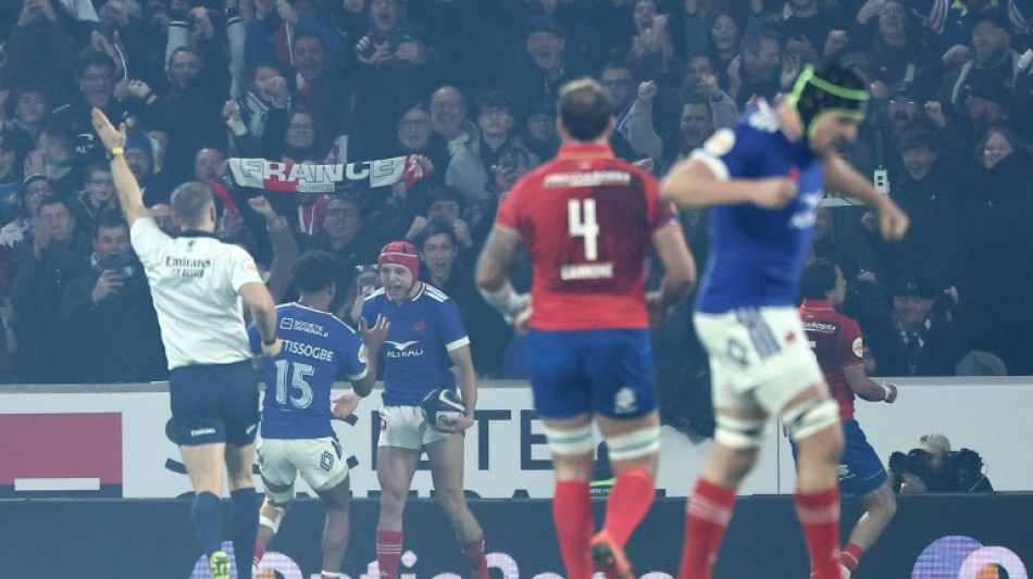 Bielle-Biarrey breaks record as France beat Italy in Six Nations