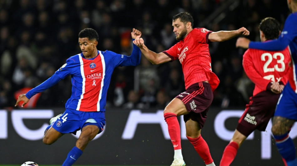 Ligue 1: victoire contre Lyon et premi&egrave;re place pour le PSG