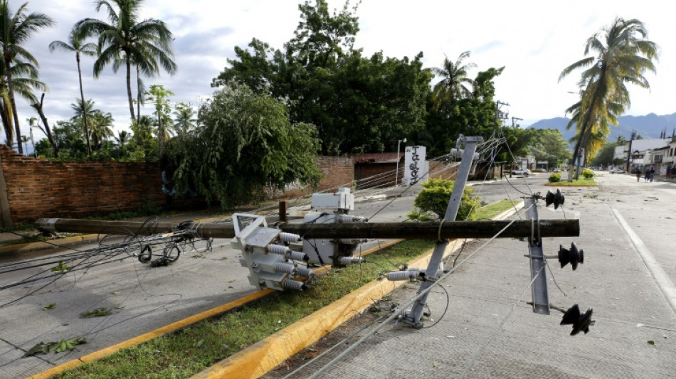 Hurac&aacute;n Lidia deja al menos dos muertos y destrozos en M&eacute;xico
