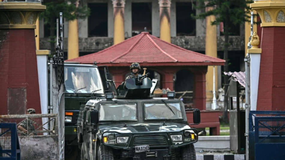 Nepal nomeia nova primeira-ministra ap&oacute;s violentos protestos
