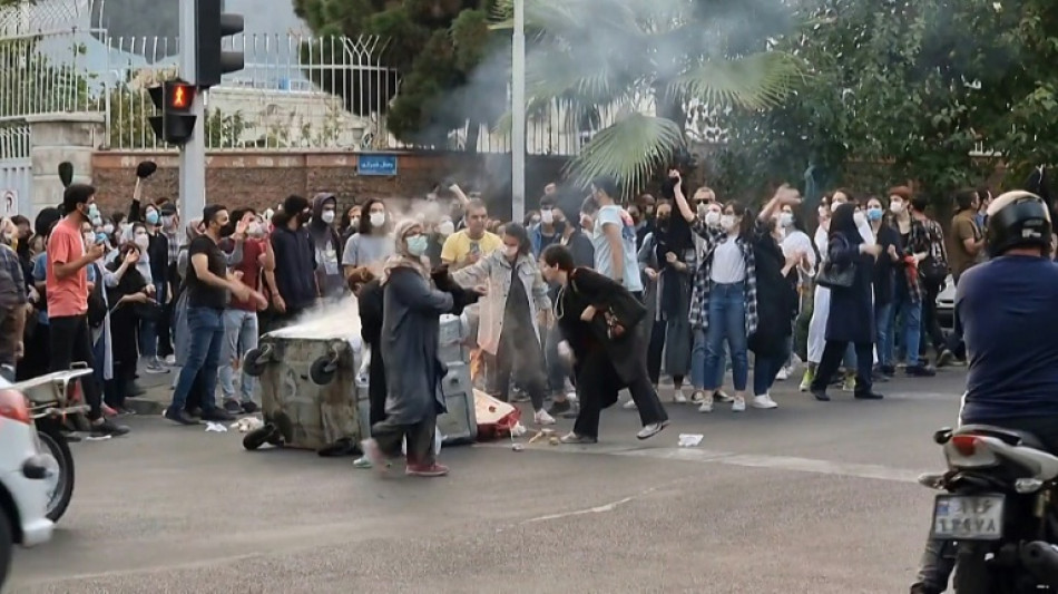 Iran&iacute;es protestan por d&eacute;cima noche desafiando advertencias judiciales
